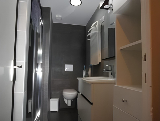 Bathroom 4, Altissim Apartments, Pyrénées-Orientales