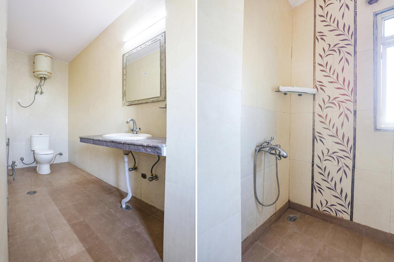 Bathroom 4, Via Rajdeep Palace, Delhi