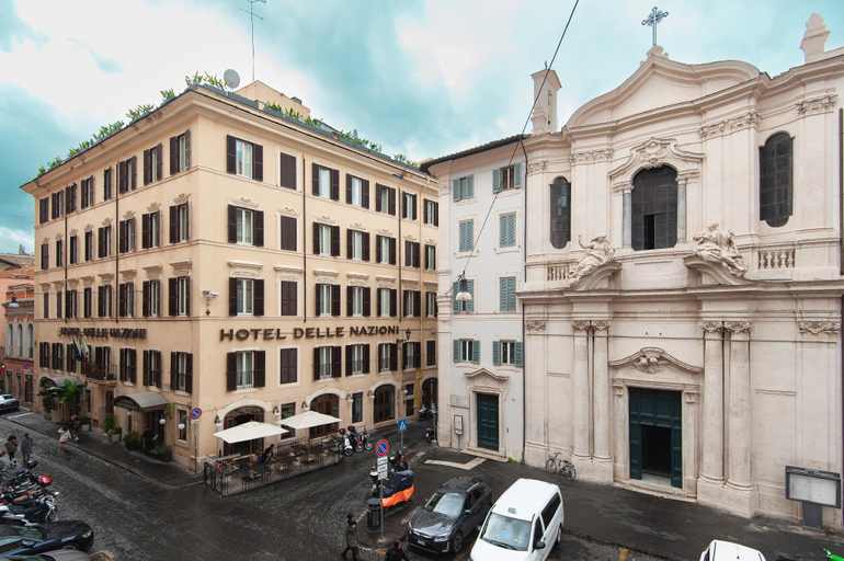 Exterior & Views