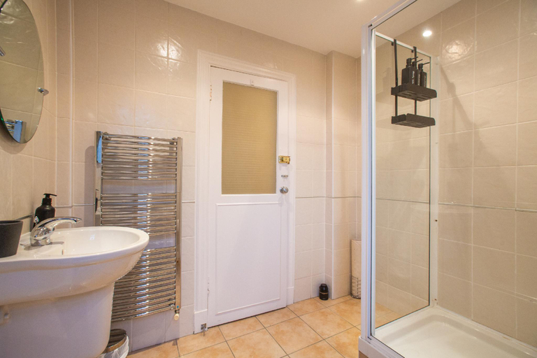 Bathroom 5, Sailte House, Edinburgh