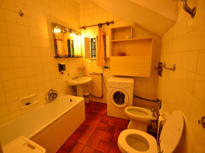 Bathroom, Holiday Home with Garden and shared pool, Pistoia