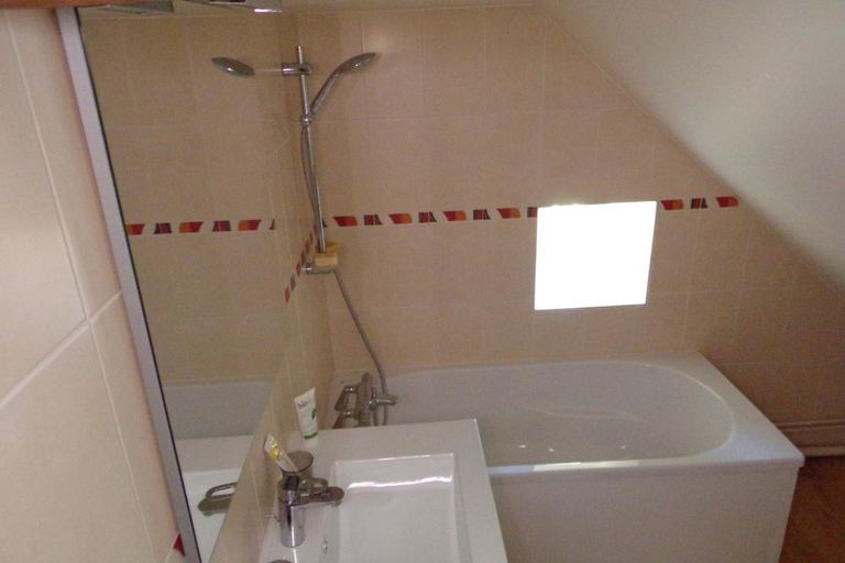 Bathroom, B&B - Petite Ferme d'Autrefois, Creuse