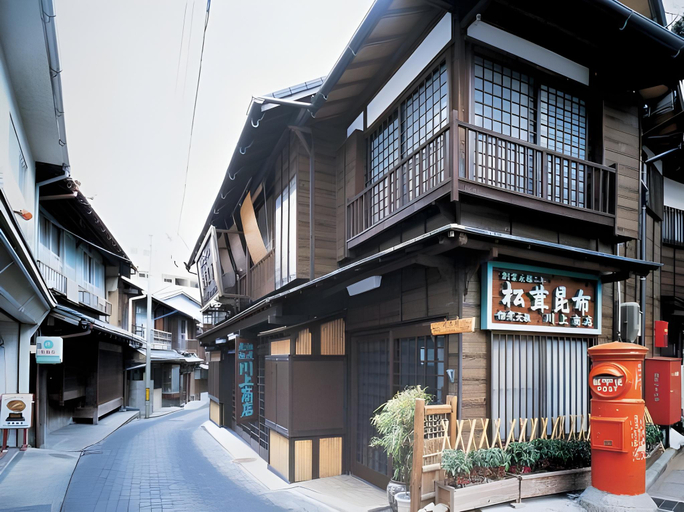 Exterior & Views