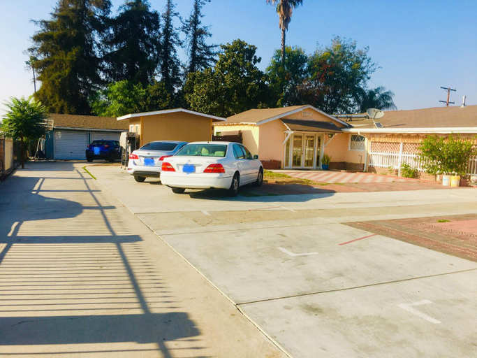Entrance 2, Sunny Rooms, Los Angeles