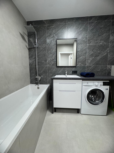 Bathroom, Новобудова Стрииська 45а FABRIK Гашека Автовокзал подобово, L'vivs'ka