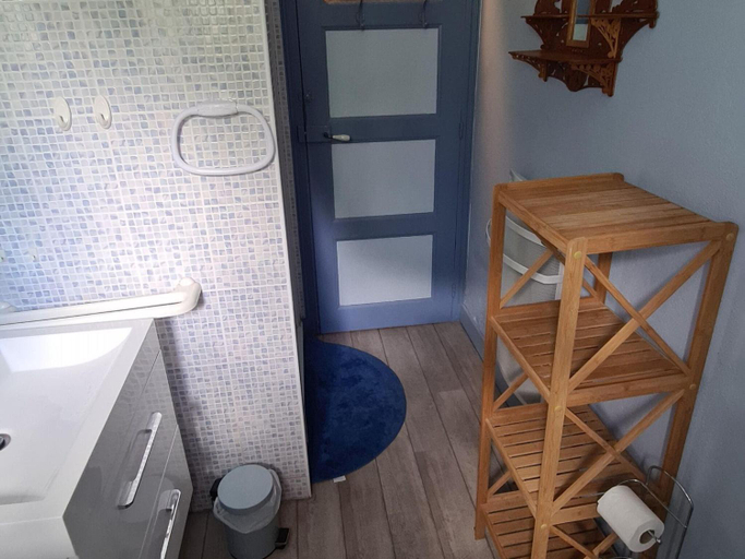 Bathroom 5, Cottage in Auvergne near Puy Mary, Cantal