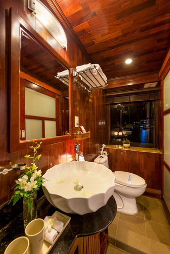 Bathroom, Paloma Cruise, Hạ Long