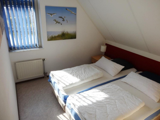 Bedroom 2, Bungalow in Breskens near the Lighthouse, Sluis