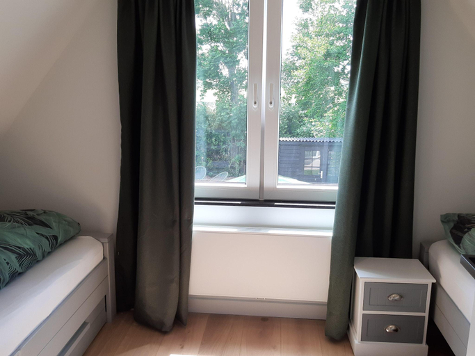 Bedroom 2, Stylish holiday home by the sea, Harenkarspel