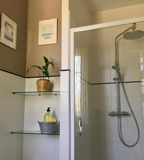 Bathroom 2, La Maison de l'Andelot, Allier