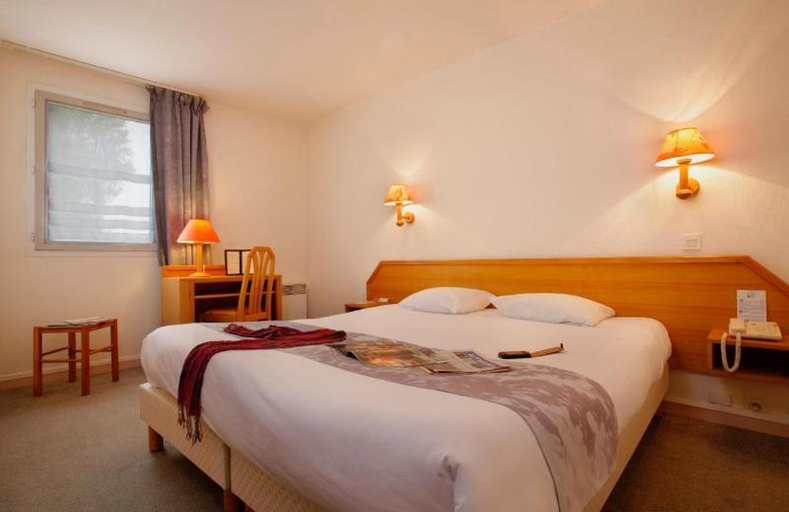 Bedroom 2, Hotel Novalis Quimperle, Finistère