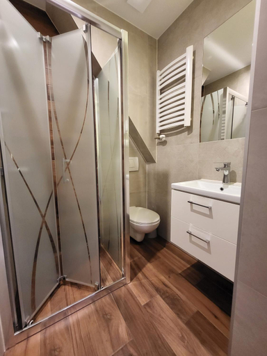 Bathroom 3, Magnolia, Tatra