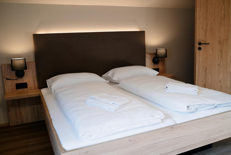 Bedroom 2, Obertrauner Hof, Gmunden