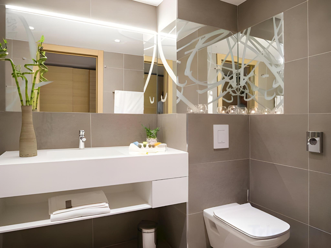 Bathroom 5, Hotel Kompas, Dubrovnik