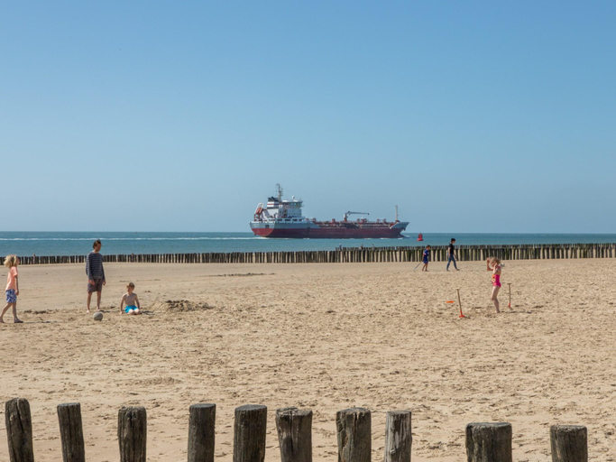 Others 5, Holiday Home in Dishoek by the Beach, Veere