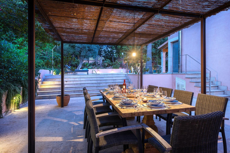 Food & Drinks, Villa Elvissa, Baleares