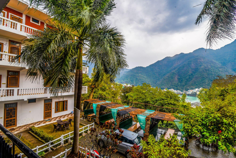 Parking lot, SWISS COTTAGE BY OSCENOX, Garhwal