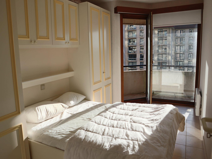 Bedroom 2, Apartment in Nieuwpoort with Sea Views, West-Vlaanderen