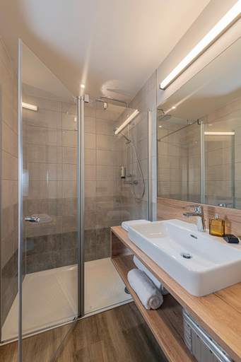 Bathroom 5, Adoro Aparthotel, Rastatt