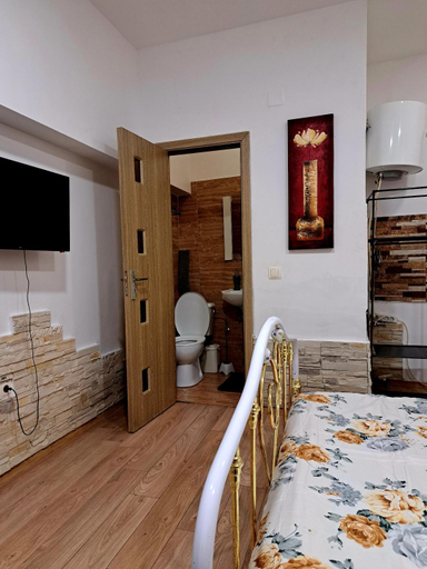Others 3, Regim Hotelier Pietonala, Oradea