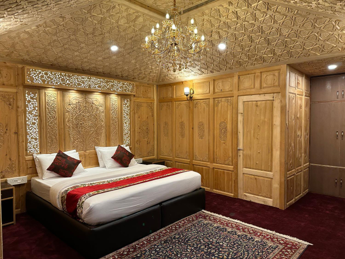 Bedroom 2, New York Houseboat, Srinagar