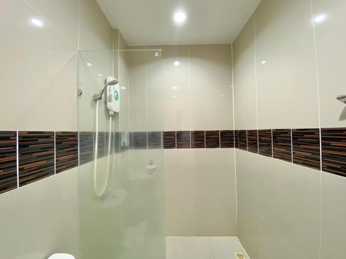 Bathroom 4, Phoomjai Service Apartment, Pulau Phuket