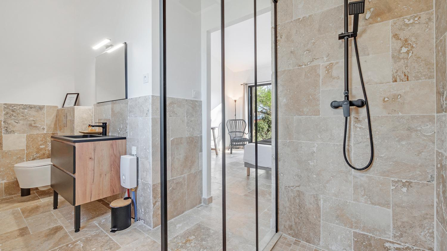 Bathroom, Les maisons de loup a loup, Var