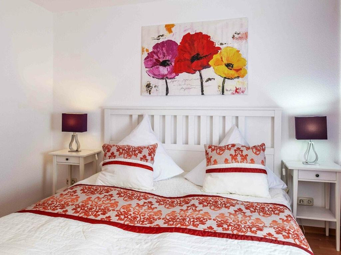 Bedroom 2, Uitzicht op het meer - formerly TUI, Vulkaneifel