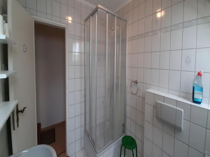 Bathroom 2, Charmantes Dachgeschoss-Refugium, Harz, Goslar