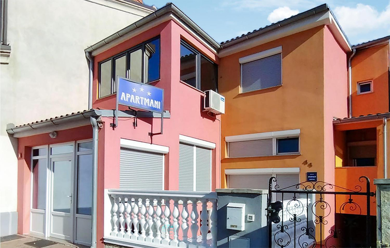 Exterior & Views 1, Apartment 2222, Pula