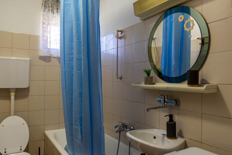 Bathroom 2, Sea View Retreat/ 170Mbps WiFi/ Sunny Balcony, Kastav