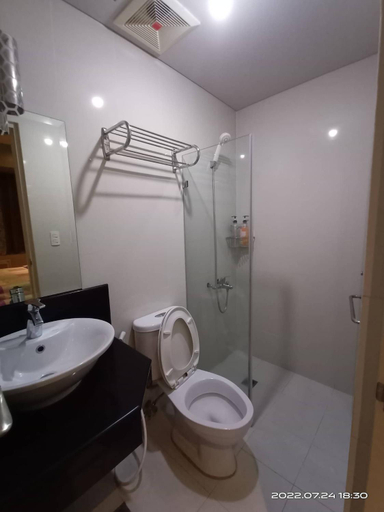 Bathroom 3, Studio Unit Right Across NAIA 3, Pasay City
