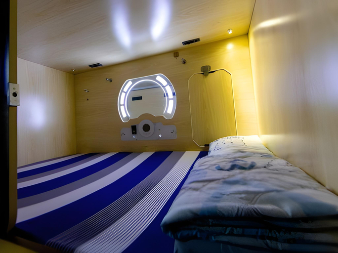 Bedroom 2, STARWAY CAPSULES, Hong Kong Island