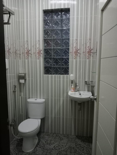 Others 4, Estevania Lodge, Ende