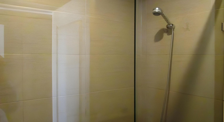 Bathroom 4, Stevie G, Bandung