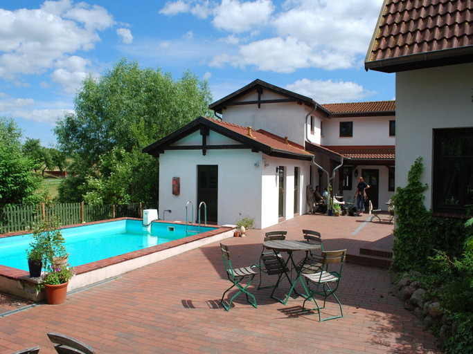 Sport & Beauty, Wohnung in Dargun mit Pool und Streichelzoo, Mecklenburgische Seenplatte