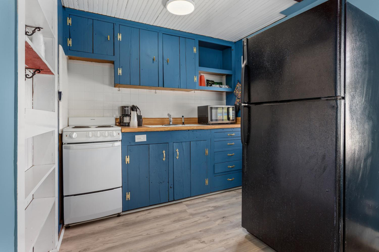 Cabin at the Beach, Worcester