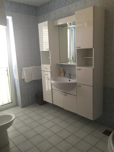 Bathroom 2, Apartments Antonia, Malinska-Dubašnica