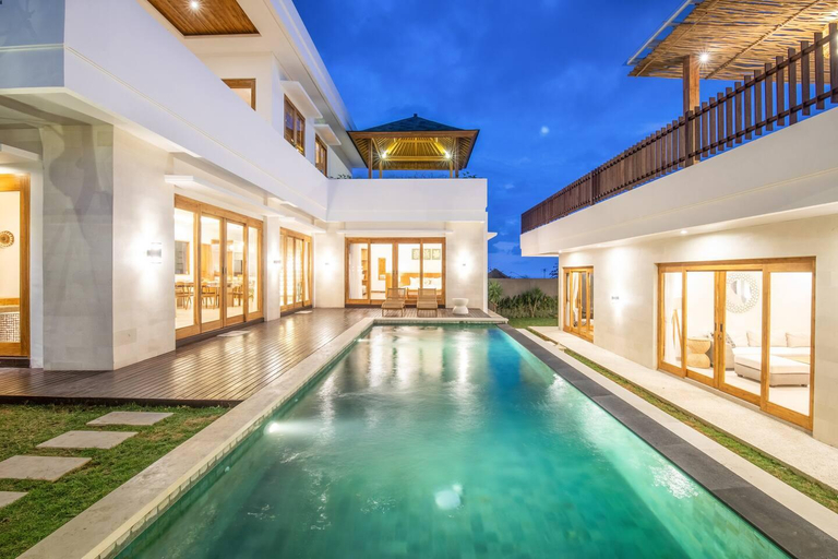 Sport & Beauty 3, Luxurious 6 BR with Sea View, 5 mins to Savaya, Badung