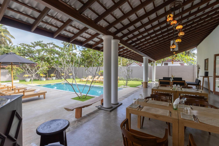 Food & Drinks 4, Mudliyar House, Hikkaduwa