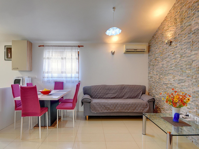 Others 5, Holiday Home in Medulin near Beach, Medulin