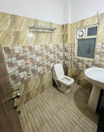 Bathroom 4, Hotel Pearl inn, Udham Singh Nagar