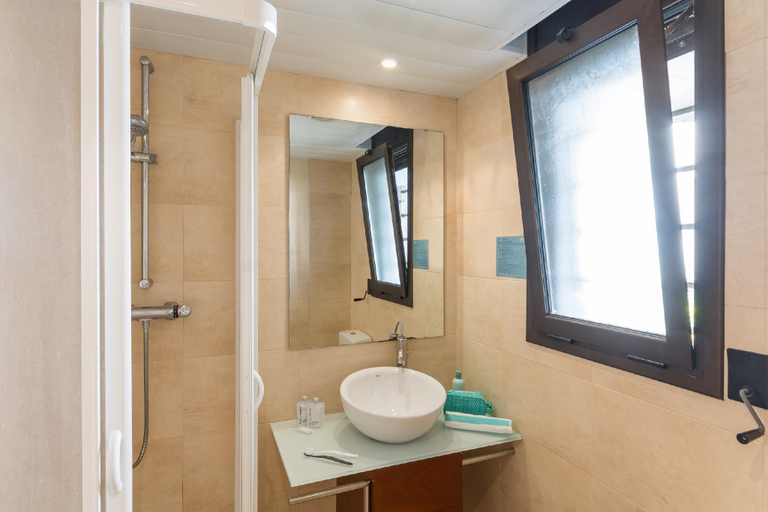 Bathroom 5, Pierre & Vacances Empuriabrava Marina, Girona
