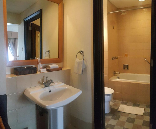 Bathroom 4, Pontefino Hotel & Residences, Batangas City