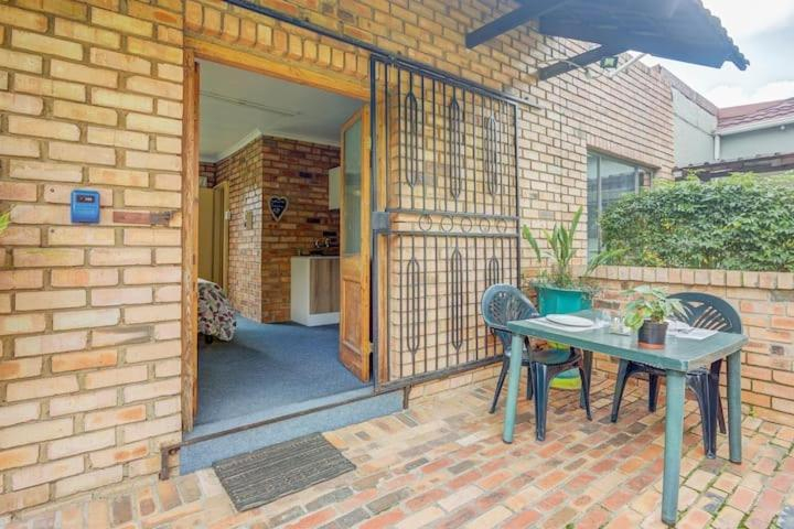 Others 5, Woodpecker Bachelor Cottage, Ekurhuleni
