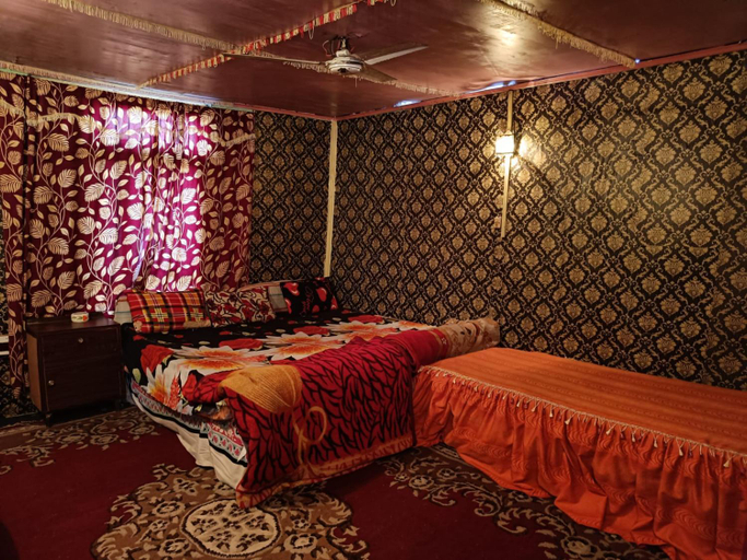 Bedroom, Island Hotel, Srinagar
