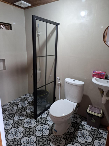 Bathroom 5, Hayasa Cabin Villa, Banjarnegara