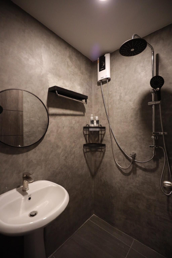 Bathroom 4, Risa Hostel, Phasi Charoen