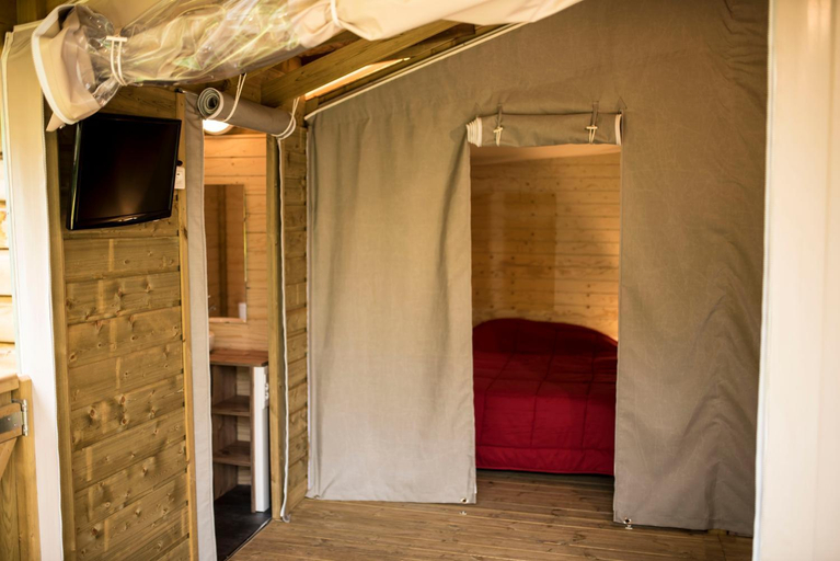 Others 3, camping les pecheurs, Jura