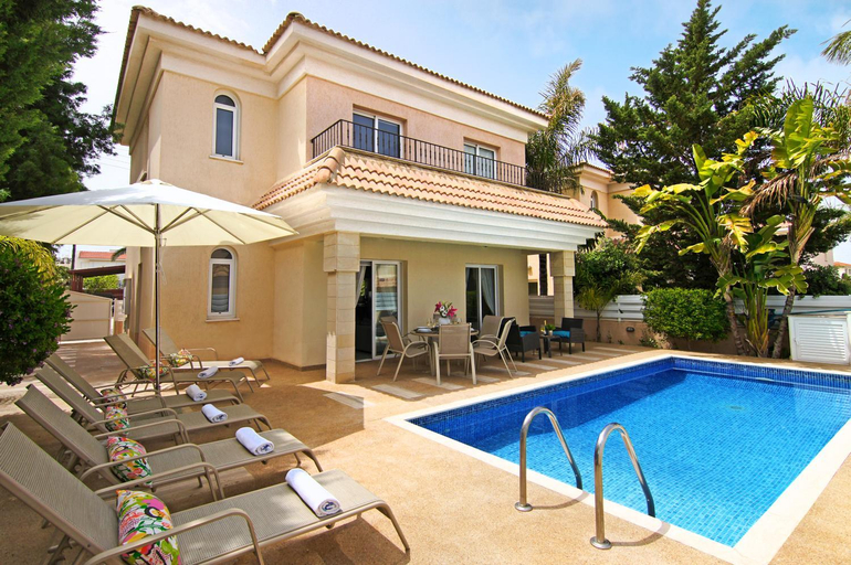 Sport & Beauty 2, Villa Alyson